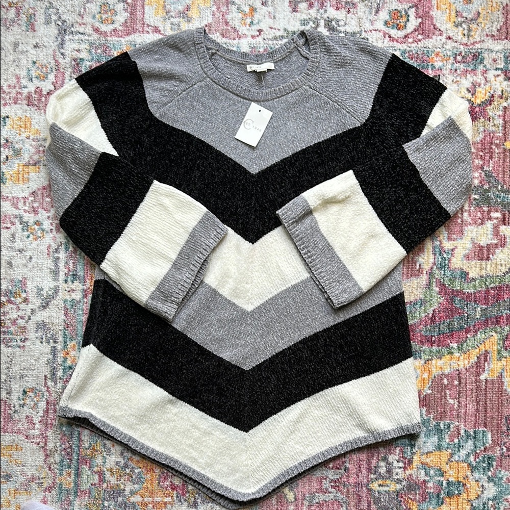Cato JM Sportswear Chevron Stripe Sweater Size M Grey Black and White